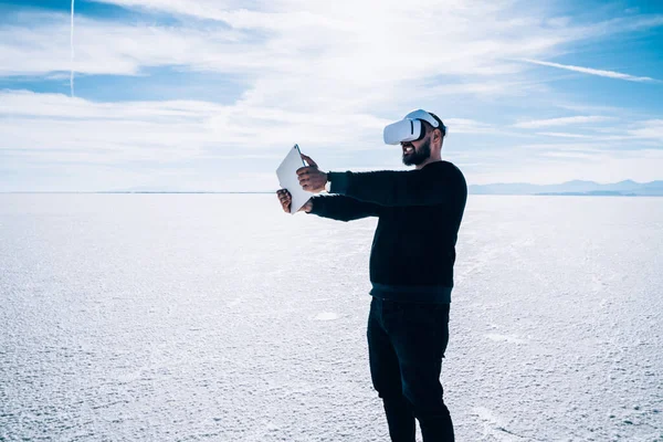 Unrecognizable Man Goggles Using Tablet Testing Game Resting Bonneville Salt — Stock Photo, Image