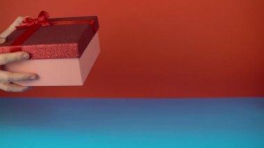 Bayram hediyesi, sürpriz hediye, tebrik ve kutlama.