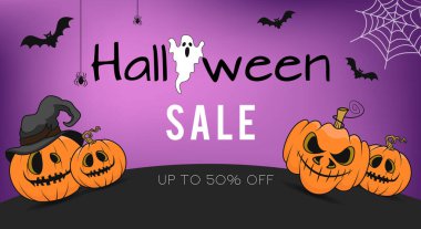 Cadılar Bayramı indirimi afişi. % 50 indirimli. Cadılar Bayramı özel teklifi. Balkabağı, cadı şapkası, hayalet, örümcek ve yarasa. Pankart, kupon, teklif, kupon, tatil indirimi için harika. Vektör illüstrasyonu