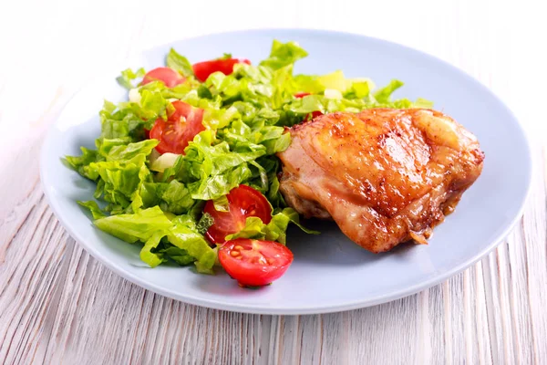 Roasted Chicken Thigh Salad Plate — Stock Photo, Image