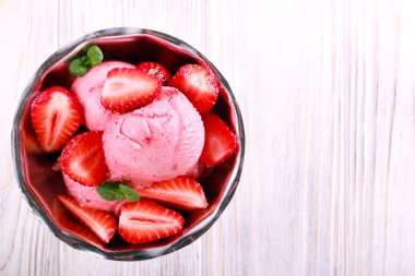 Bir kase çilek Berry dondurma