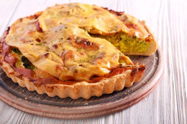 Brokoli, kabak ve karnabahar kiş ahşap arka plan üzerinde