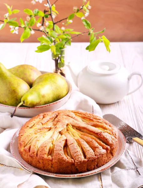 Pear Cake Geserveerd Tafel — Stockfoto
