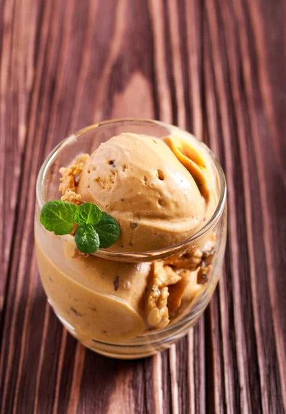 Salted Caramel Ice Cream Chocolate Chips Glass — Stock Photo, Image