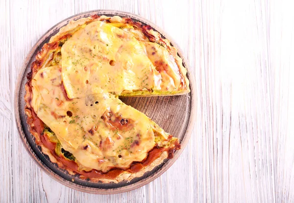 Brokkoli Zucchini Und Blumenkohl Quiche Auf Holzgrund — Stockfoto