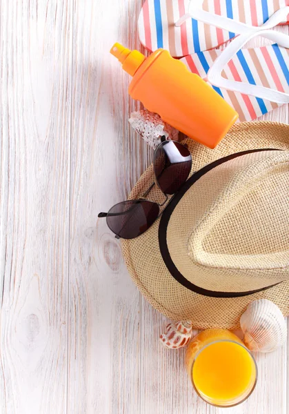 Fondo Concepto Vacaciones Verano Sombrero Gafas Sol Crema Protector Solar —  Fotos de Stock