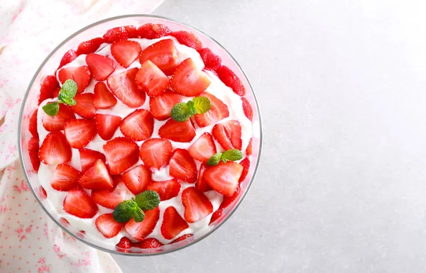 Strawberry Trifle Dessert Dish Overhead Shot — Stock Photo, Image