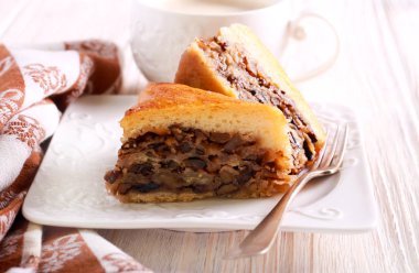 Plaka ve kahve fincan ceviz gibi hamur işleri