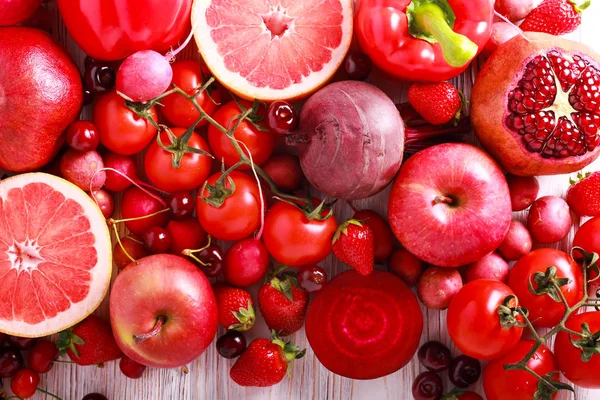 Červené Barvy Míchané Zeleniny Ovoce Dřevěný Stůl — Stock fotografie