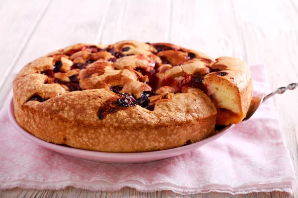 Pastel Esponja Frutas Bayas Rebanado Plato — Foto de Stock