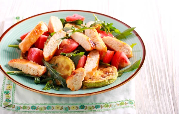 Grilled Chicken Breast Zucchini Rocket Tomato Salad Plate — Stock Photo, Image