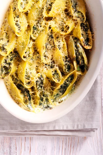 Cáscara Pasta Espinacas Ricotta Horneada Una Lata — Foto de Stock