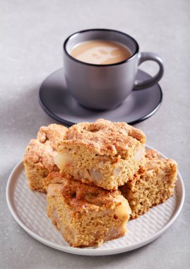 Sağlıklı yağ kepekli kek ile armut yok