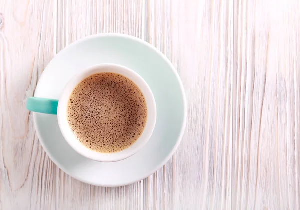 Xícara Café Com Leite Uma Xícara Mesa Madeira — Fotografia de Stock