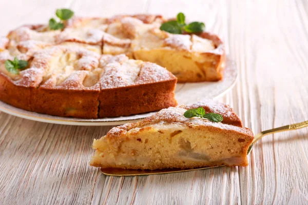 Pastel Frutas Con Azúcar Glaseado Encima Servido Plato —  Fotos de Stock