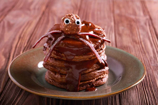 Čokoládové Palačinky Podávané Glazurou Pavouk Halloween Cukroví — Stock fotografie