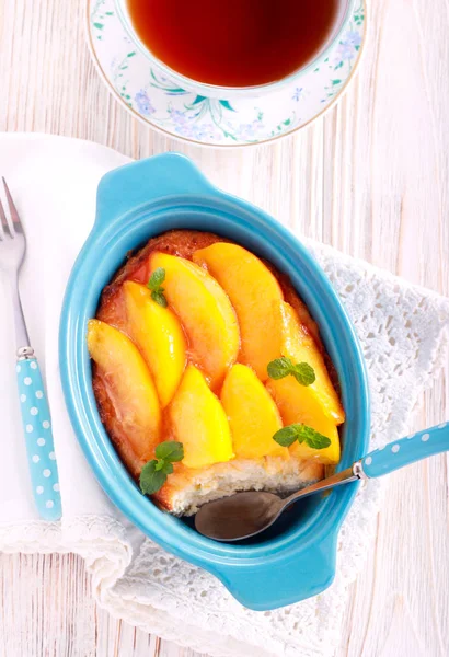 Mini Käsekuchen Mit Pochierten Fruchtscheiben — Stockfoto