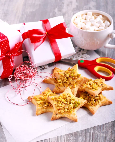 Crunchy Pistachio Christmas Star Biscuits Table — Stock Photo, Image