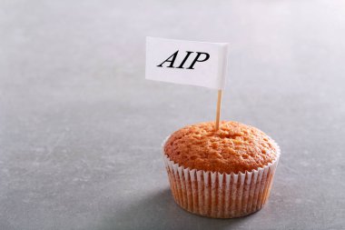 Diyet gıda kavramı - işareti AIP gri arka plan üzerinde ile pasta