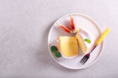 Limon halka Pasta krema şeker ile tabakta