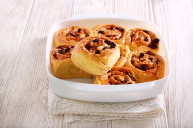 Chelsea buns - tatlı teneke pişirme rulo
