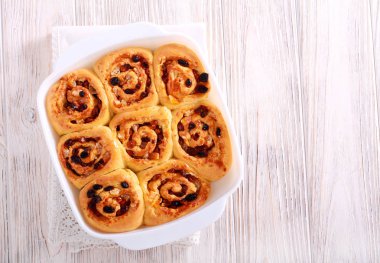 Chelsea buns - tatlı teneke pişirme rulo