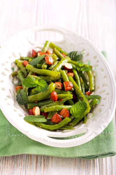 Warme Salade Van Groene Boon Amandel Mint Plaat — Stockfoto