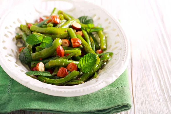 Warme Salade Van Groene Boon Amandel Mint Plaat — Stockfoto