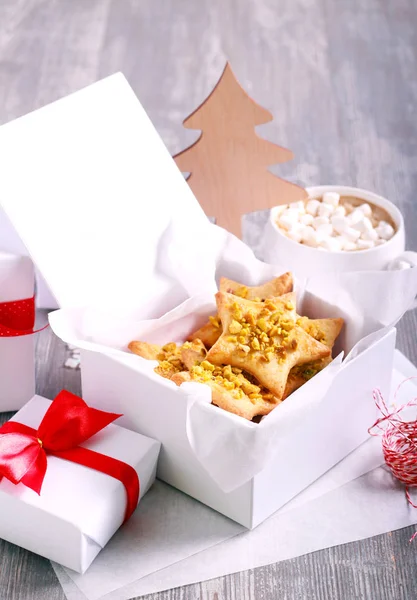 Crunchy Pistachio Christmas Star Biscuits Table — Stock Photo, Image