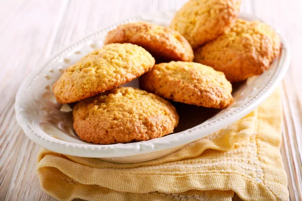 Maïsmeel Koekjes Een Plaat Houten Tafel — Stockfoto