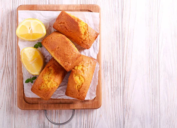 Lemon Mini Loaf Cakes Wooden Board — Stock Photo, Image