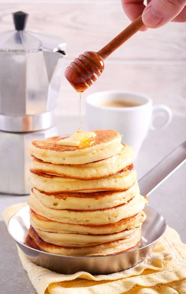 Pile Pancakes Pan Butter Honey — Stock Photo, Image