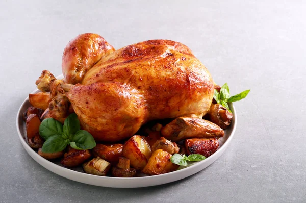 Roast Chicken Roast Potatoes Mushrooms Plate — Stock Photo, Image