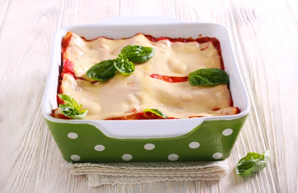 Lasagne Vegetariane Con Zucchine Melanzane Salsa Pomodoro Formaggio — Foto Stock