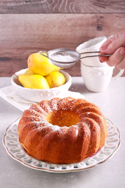 Tarta Azafrán Con Peras Tamizado Azúcar Polvo —  Fotos de Stock