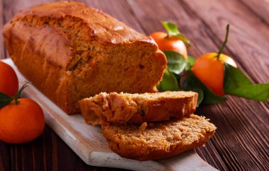 Çavdar tatlım pasta dilimlenmiş samimi mandalina kabuğu ile