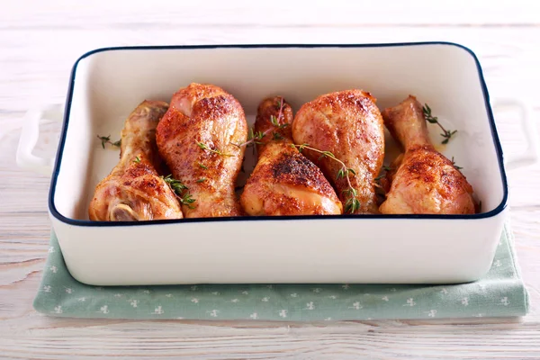 Chicken drumsticks with thyme in a tin