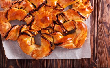 Tam ayrı pasta dolgu ile ter, ekmek yıldız