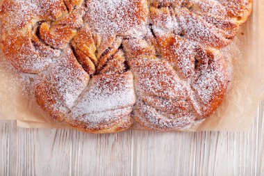 Girdap tatlı ekmek dolum, Tepesi, boşaltmak buzlanma reçel ile yakın çekim