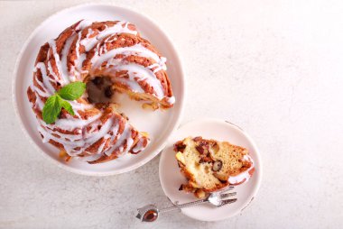 Sır ile elma ve ceviz halka pasta