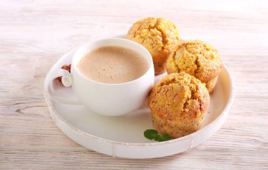 Limon ve haşhaş muffins plaka üzerinde tohum