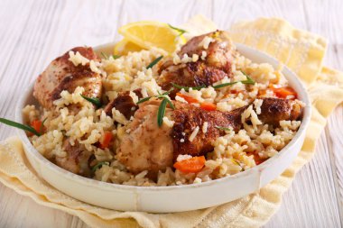 Limon ve biberiye tavuk sopaları