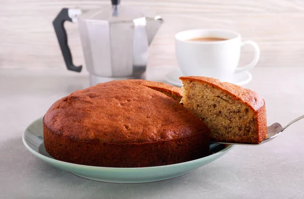 Traditional banana cake, sliced — Stock Photo, Image