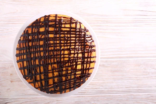 Chocolate dan orange drizzle cake, disajikan — Stok Foto