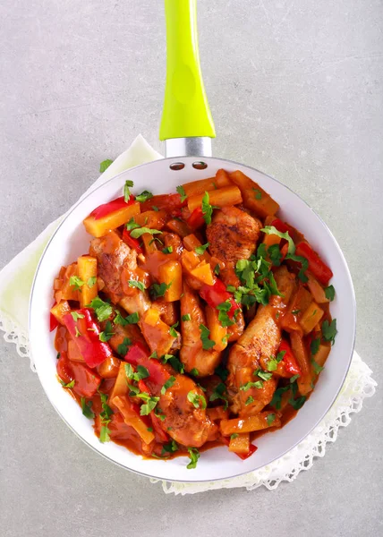 Chicken drumsticks with pineapple and red pepper — Stock Photo, Image