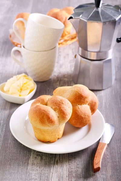 Kleeblatt-Kleie-Brötchen serviert — Stockfoto