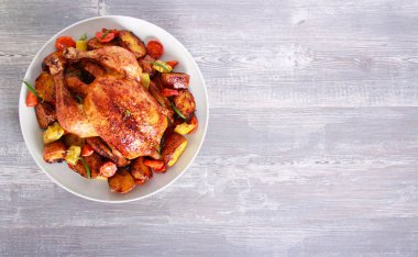 Sebzeli kızarmış tavuk.