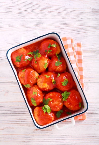 Almôndegas de frango em molho de tomate — Fotografia de Stock