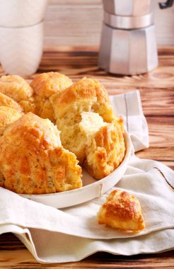 Tarçın ile tatlı ekmek ayırın 