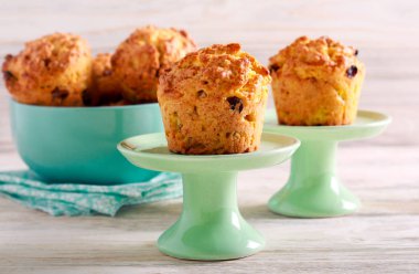 Havuç ve kuru üzümlü kekler 